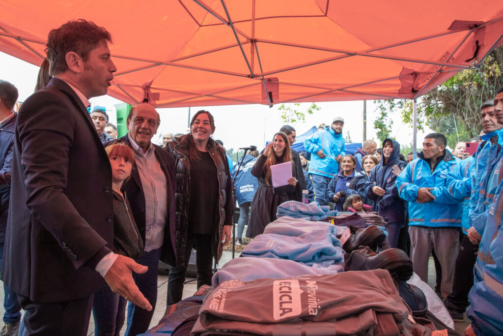 BERAZATEGUI-KICILLOF-Y-MUSSI-INAUGURARON-LA-PAVIMENTACION-DE-LA-CALLE-18-1