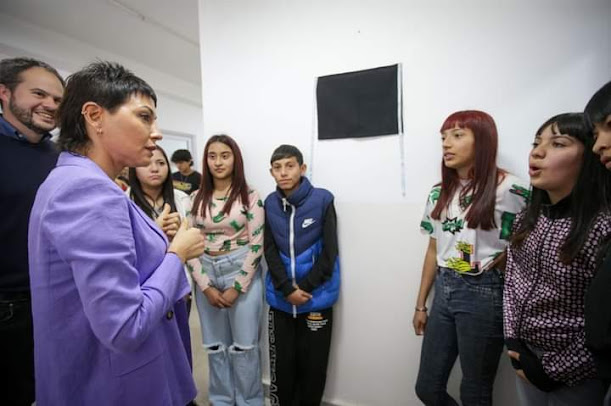 MAYRA INAUGURÓ LAS OBRAS DE AMPLIACIÓN DE LA ESCUELA SECUNDARIA Nº 80 DE BERNAL OESTE (2)