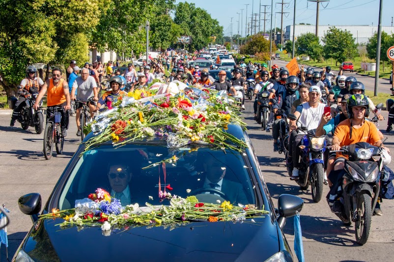 Berazategui despidió a Juan José Mussi con una multitudinaria caravana (7)